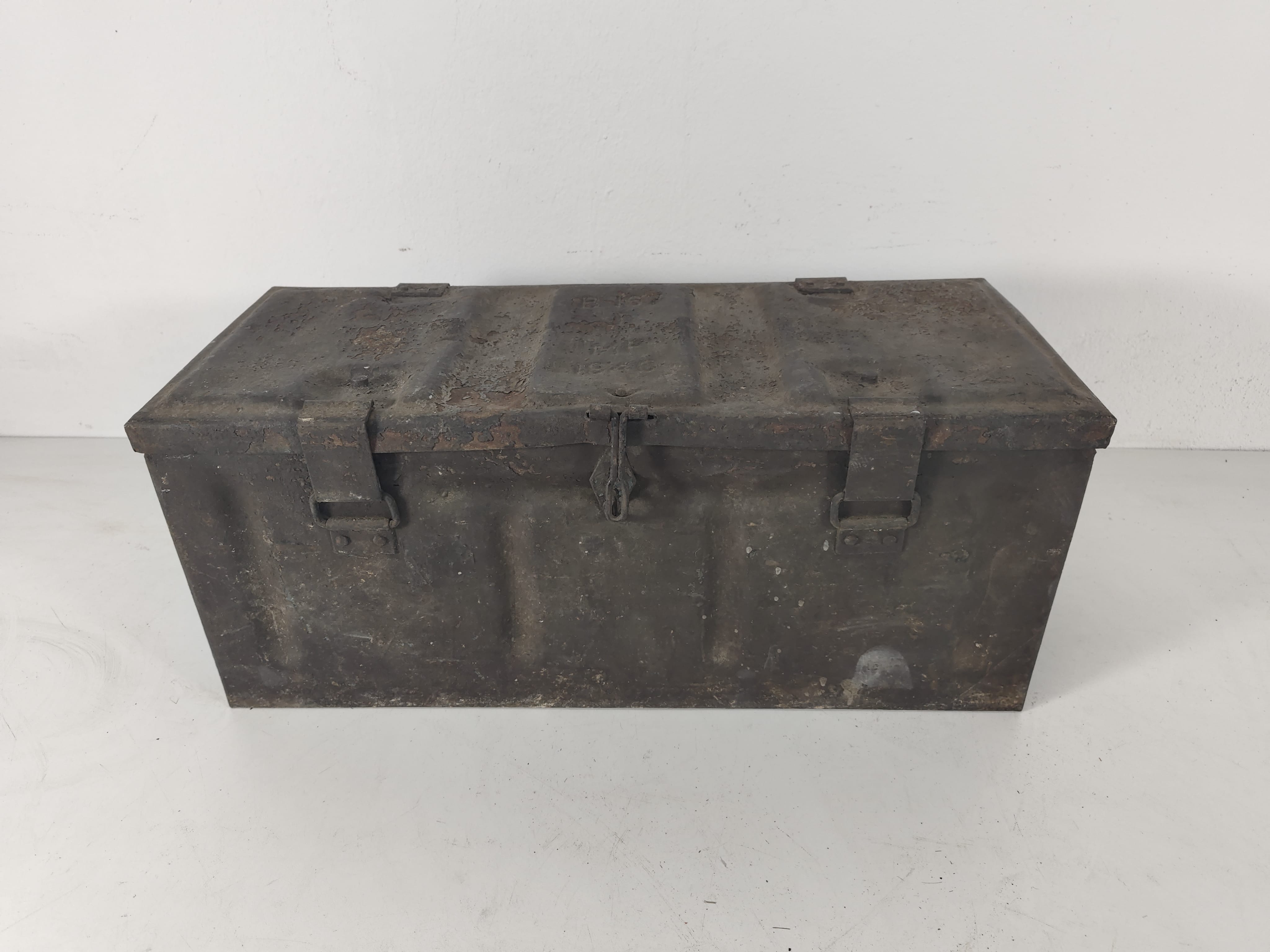 caja_militar_armamento_metal_23.5x55x23_1u