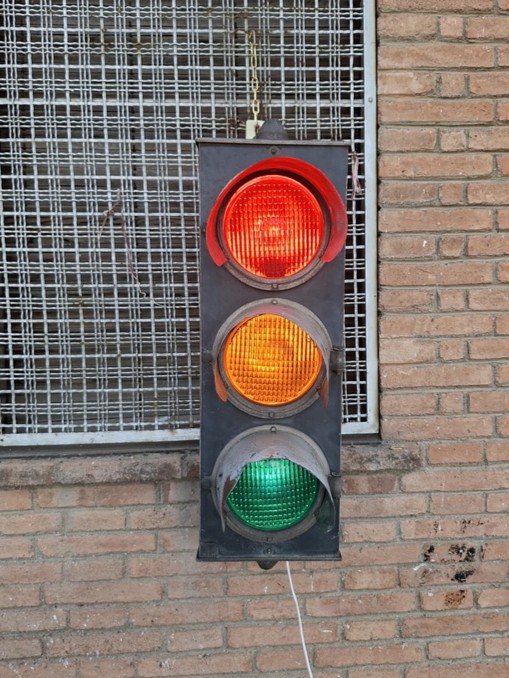 cabeza_semaforo_metal_trafico_funciona_107x30x35_1u