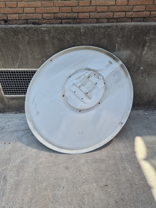 antena-senal-satelite-metal-blanca-147x130x66-1u