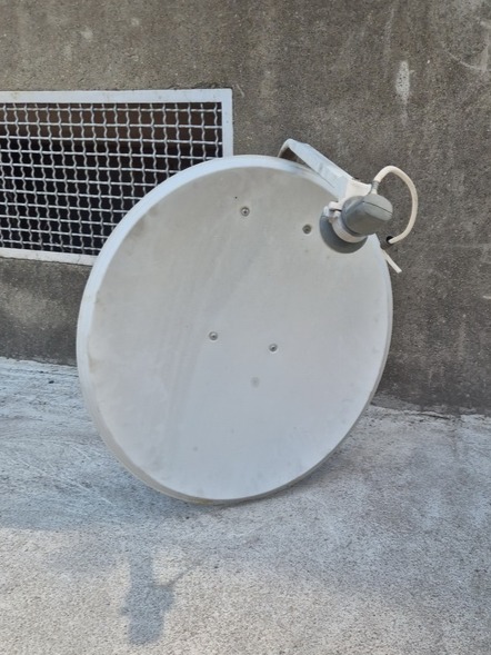 antena-senal-satelite-metal-blanca-65x55x86-1u
