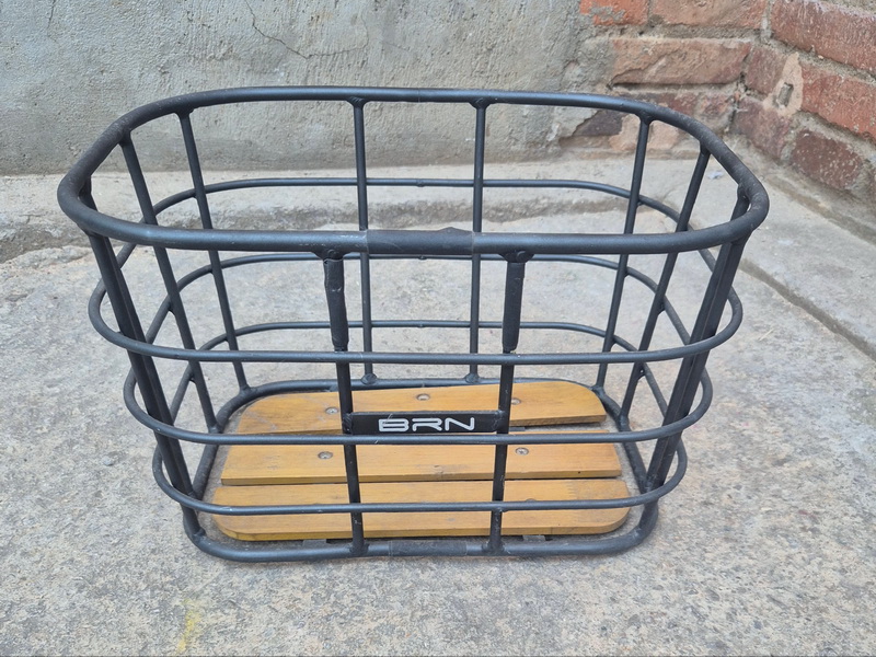 cesta-bicicleta-metal-madera-negra-24x39x29-1u
