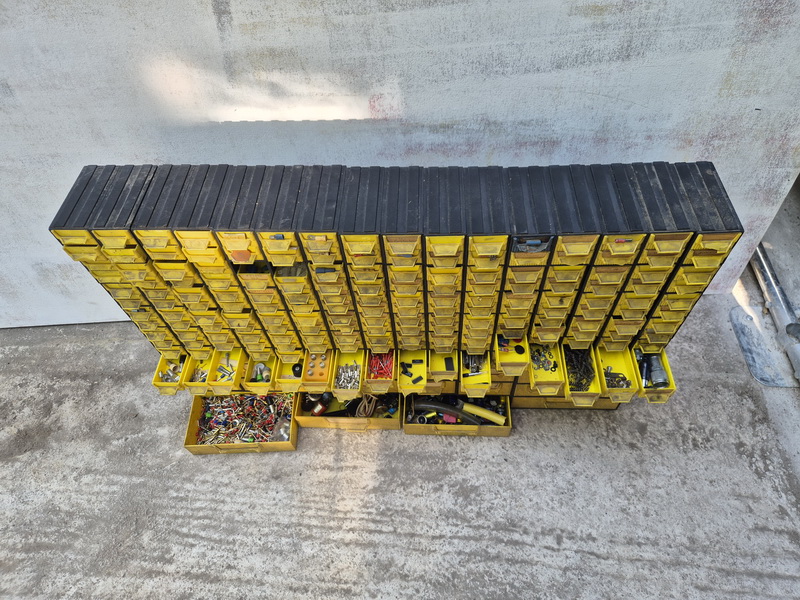 gabinete-piezas-almacen-plastico-amarillo-55.5x86.5x12.5-1u